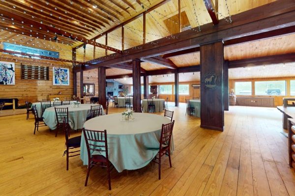 1000-Acres-Main-Lodge-Photo-8