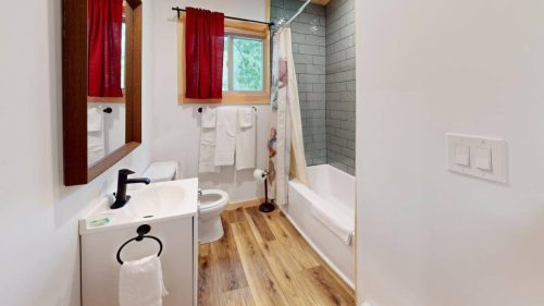 92-Eagle-Point-Bathroom